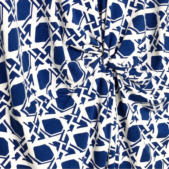 Diane von Furstenberg Chick blue/white graphic print twisted front Jersey dress - Picture 3 of 10